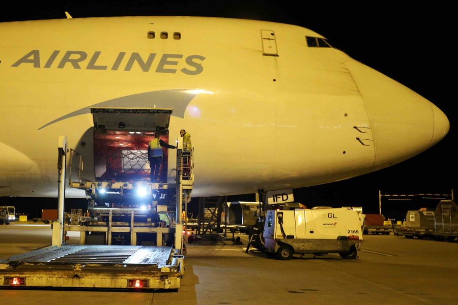 Pół miliona masek z podarowanych przez Chiny wylądowało w Belgii na trasie do Włoch, kolejne w drodze
