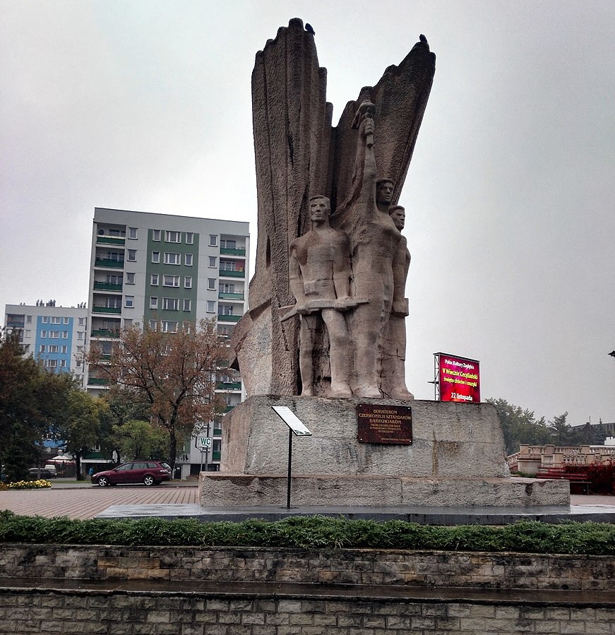 W obronie pomnika Bohaterom czerwonych sztandarów. Dąbrowiakom. Twórcom dziejów