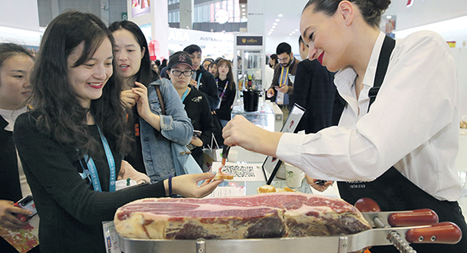 Eksport i import Chin w pierwszych trzech kwartałach wzrosły o 0,7 proc.