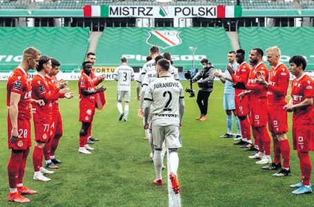 PKO BP Ekstraklasa: Legia, Pogoń i Raków zarobiły najwięcej