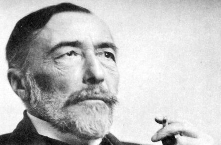 Pisarz wielkiej powagi i bohater komiksów