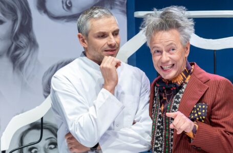 Wariacka premiera w Teatrze Kamienica