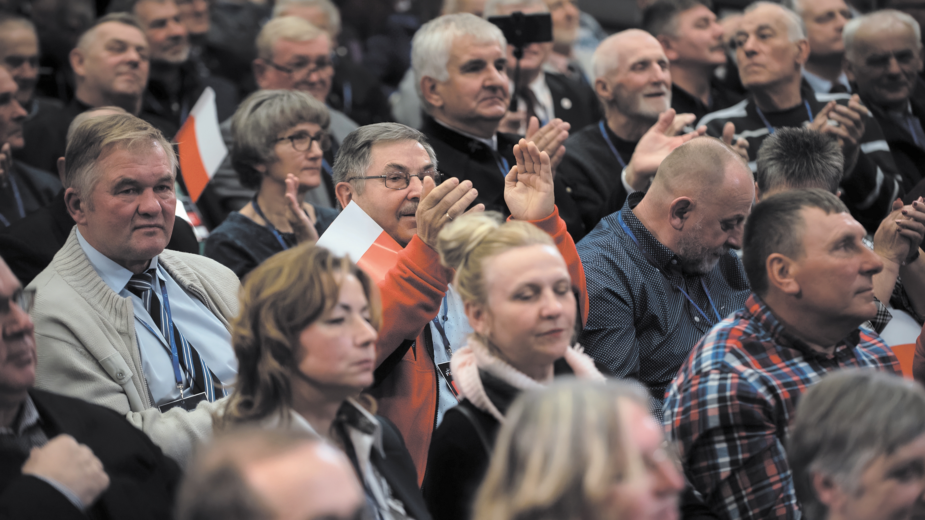 Ciemny lud już to kupił……i nie odda za darmo