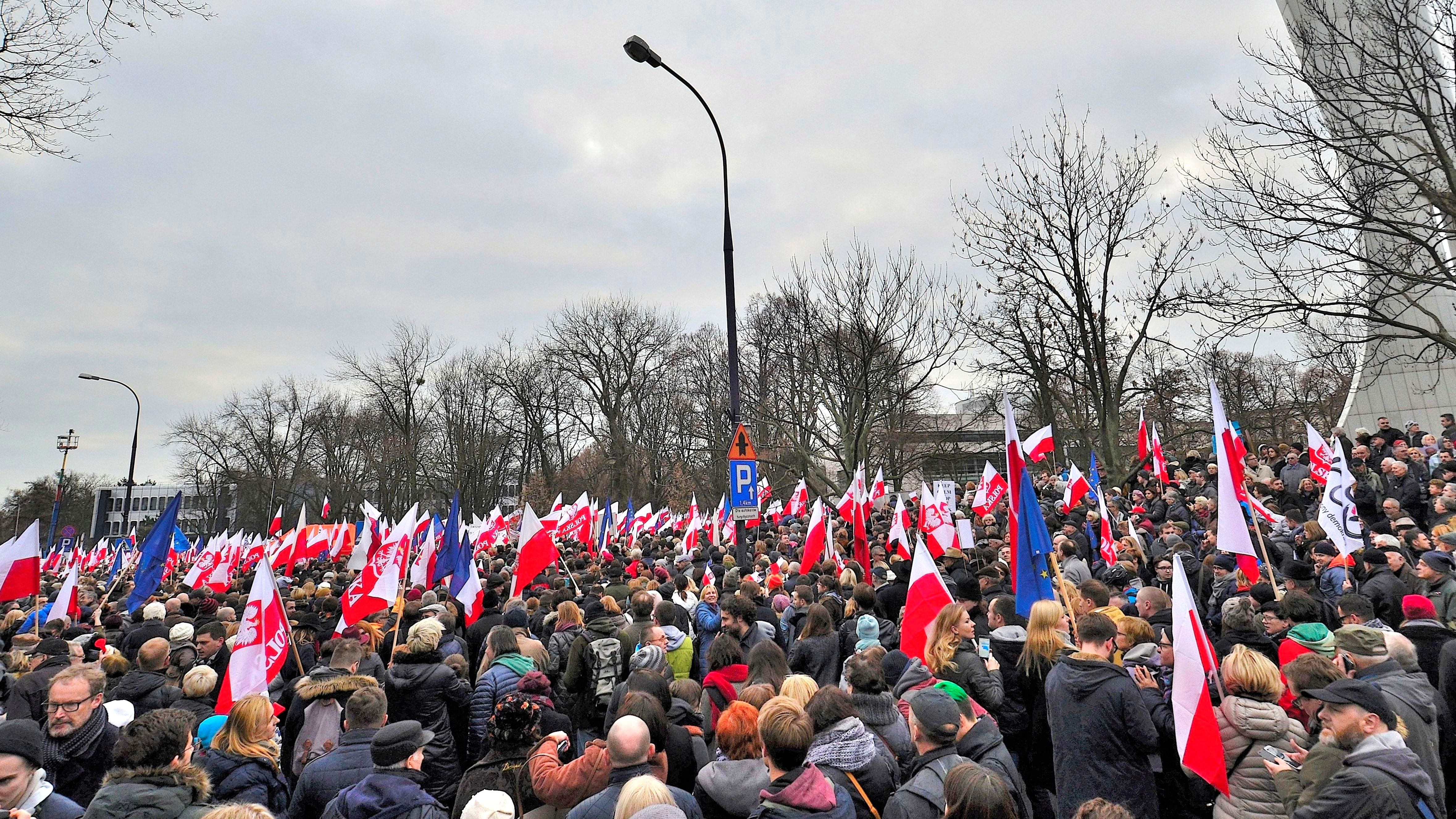 O odbudowywaniu demokracji – propozycje dla gorszego sortu