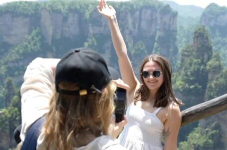 Xinhua Headlines: Visa policy eases boost China Travel and beyond