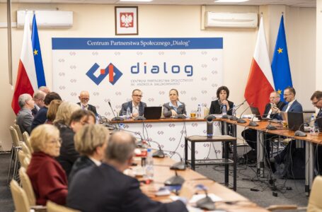 <strong>Trójstronny dialog o finansowaniu ochrony zdrowia bez przełomu. Kolejne decyzje dopiero w styczniu</strong>