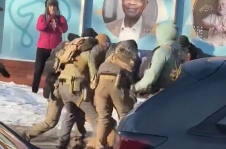 USA: agenci federalni zawieszeni po zastrzeleniu pielęgniarza w Minneapolis