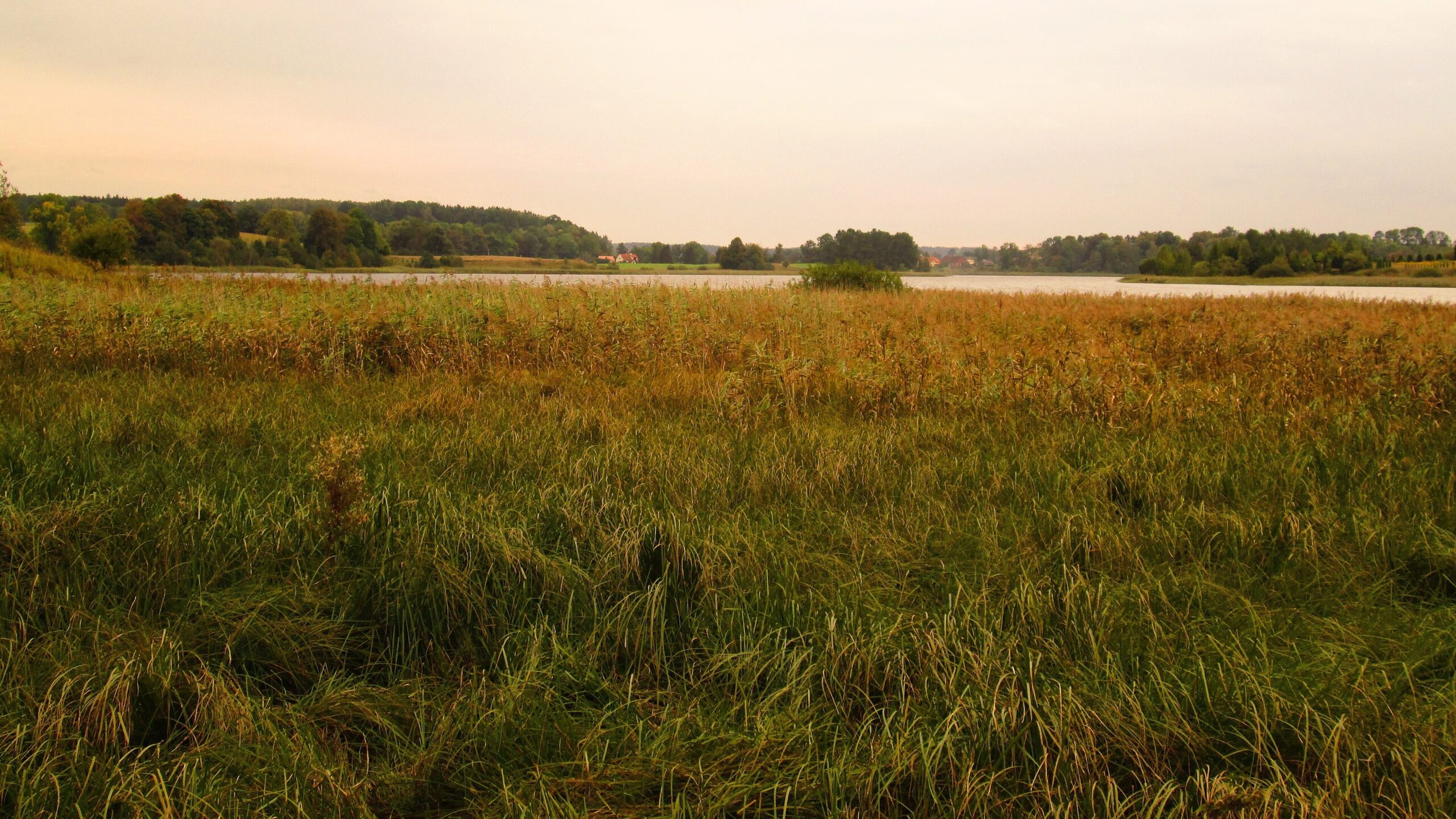 Nieoczywiste pomysły na majówkę „last minute”. Poznaj 6 miejsc, które warto odkryć zamiast zatłoczonych klasyków