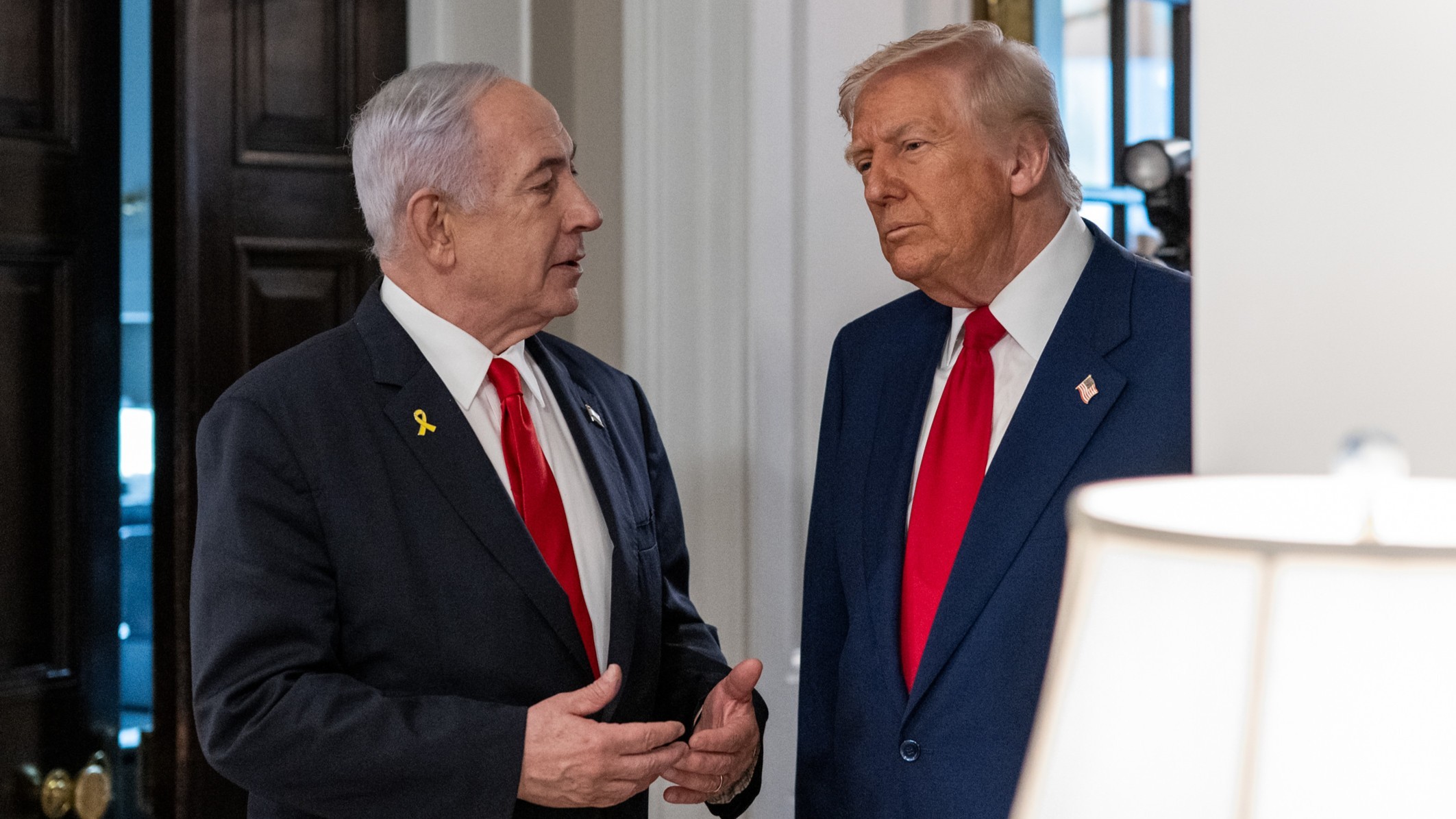 Trump zakazał Izraelowi bombardować Liban. Rozmowa Prezydenta USA z Premierem Izraela. Ilustracja do artykułu.