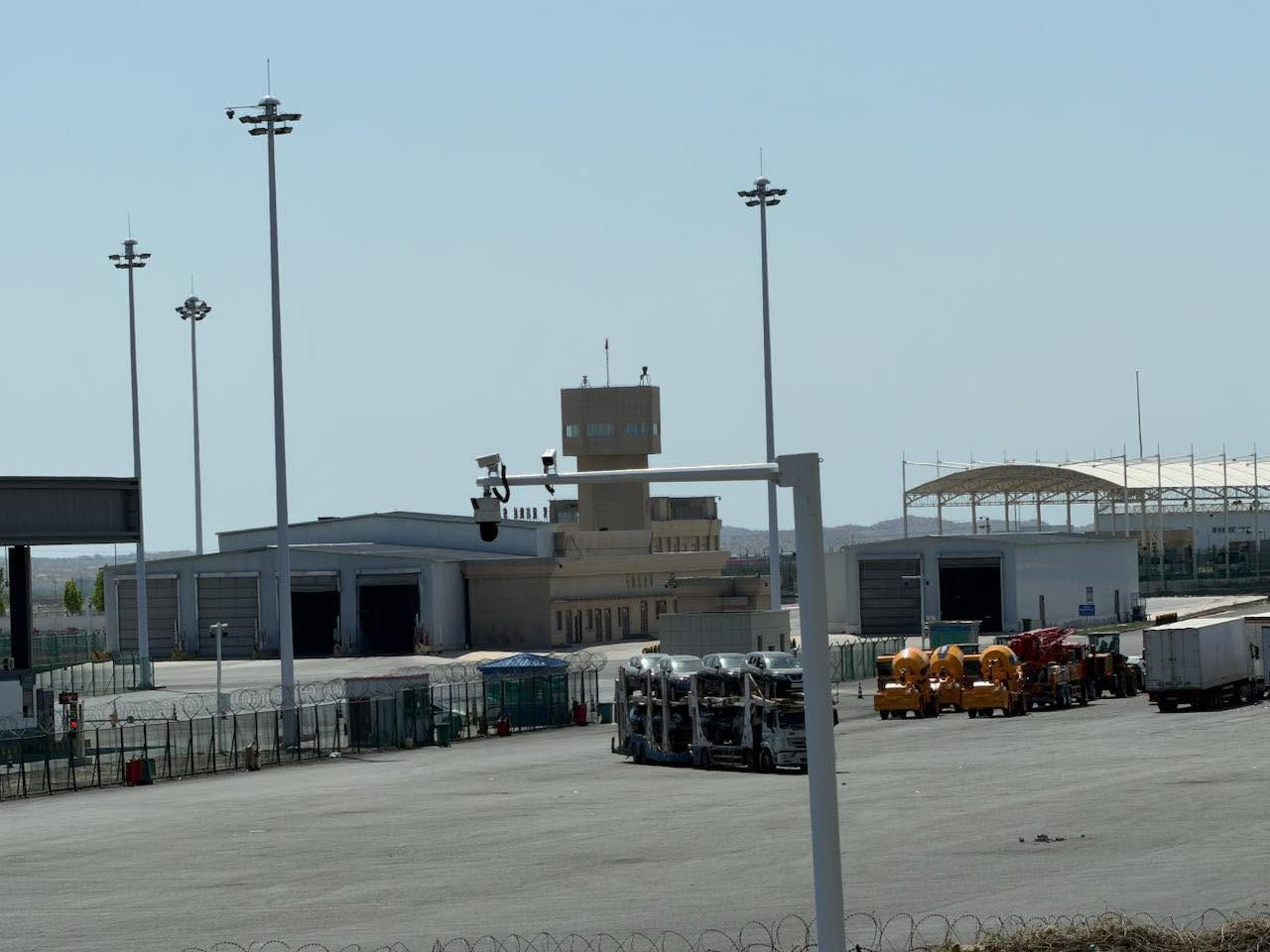 Zachodnia brama Chin. Xinjiang na współczesnym Jedwabnym Szlaku