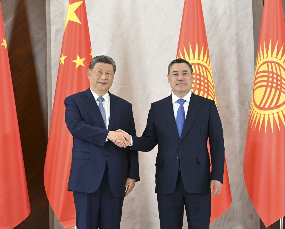 Xi Jinping spotkał się z prezydentem Kirgistanu Sadyrem Dżaparowem