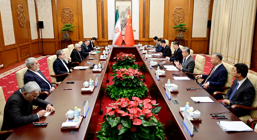 Chiny i Iran: Wzmocnienie stosunków w niestabilnym regionie