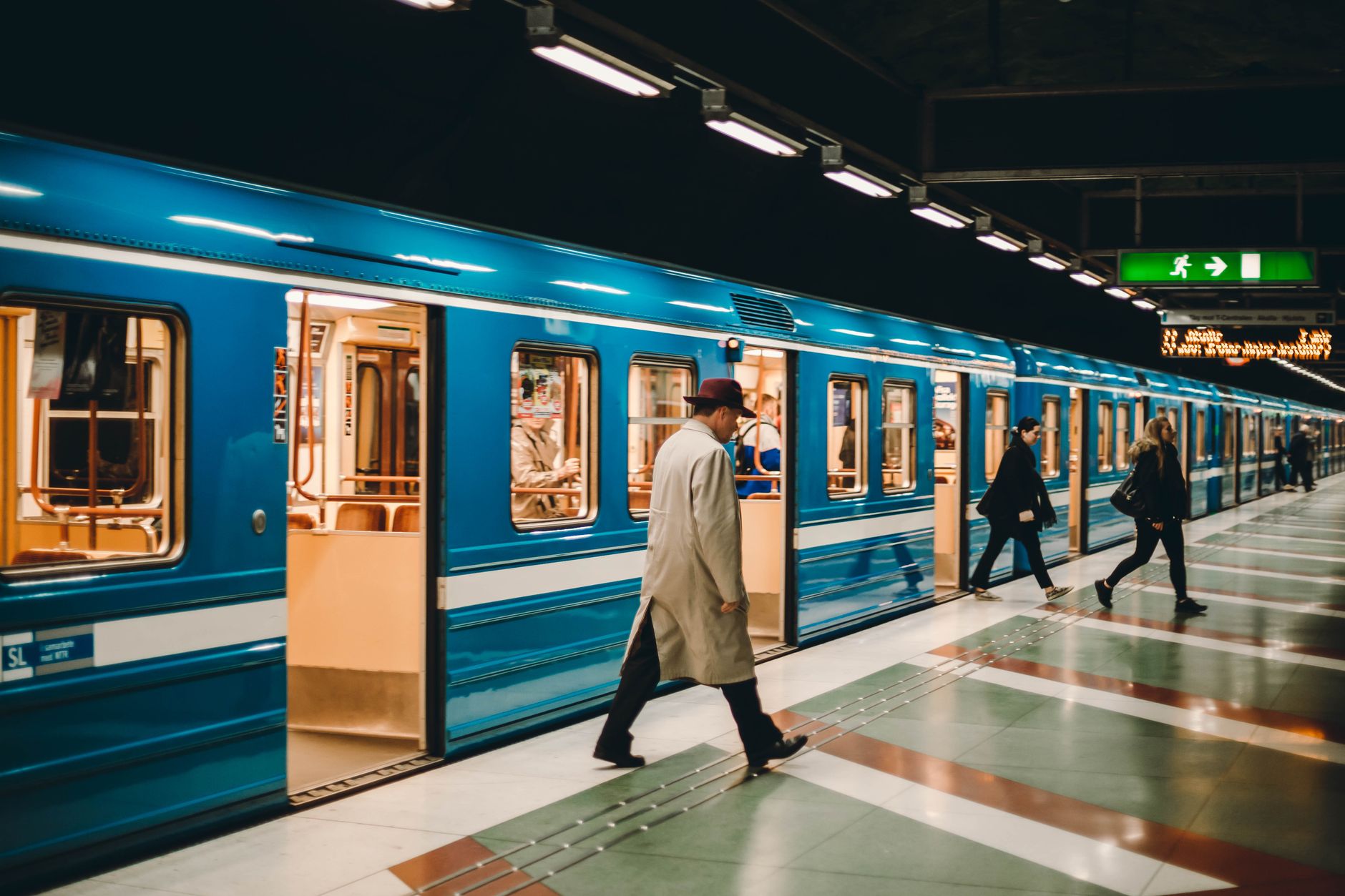 Metro na świecie. Pekin ma 900 kilometrów, Kopenhaga jeździ całą dobę. A Warszawa?