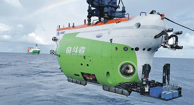 Chiński załogowy statek głębinowy „Fendouzhe” przeszedł próby morskie na 10 000 metrów