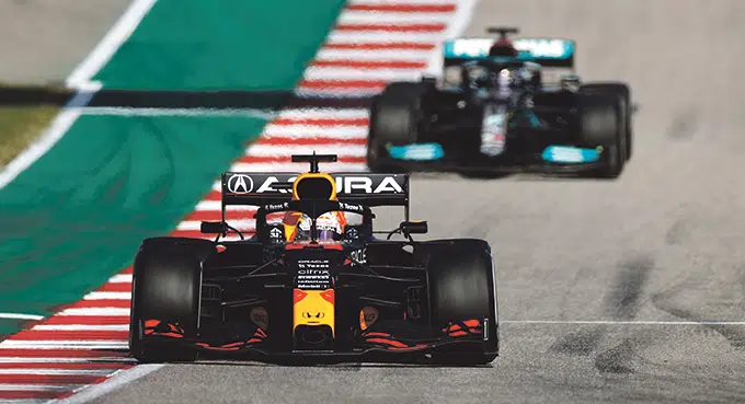 Formuła 1: Verstappen ucieka Hamiltonowi