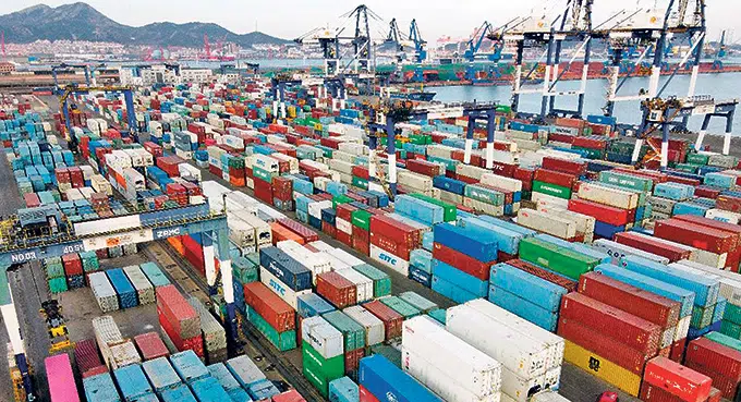 Chiński handel zagraniczny po raz pierwszy osiągnął poziom 6 bilionów dolarów
