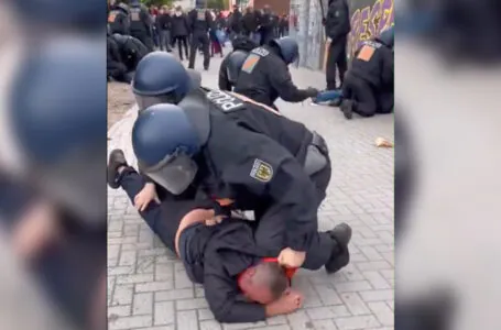 Policja bije kibiców FC St. Pauli