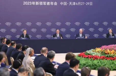 Premier Chin Li Qiang na Letnim Davos w Tiencinie