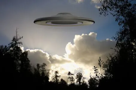 Nauka kontra teorie spiskowe: Otwarcie na badania UFO