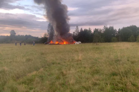 Kto podnosi rękę na cara, ten spada z nieba