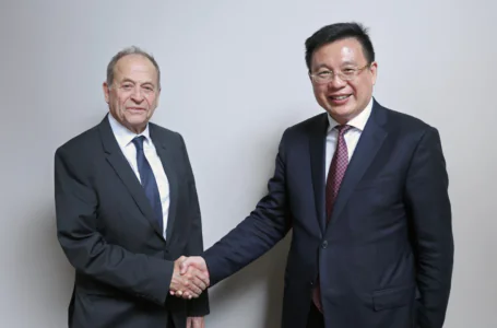 Xinhua president meets honorary president of Britain’s 48 Group Club